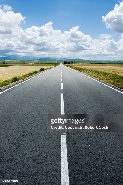 empty highway in spain - autostrada foto e immagini stock