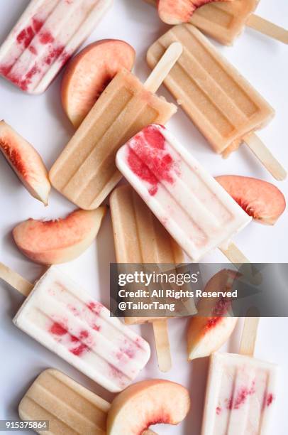 peach popsicles - peach colour stockfoto's en -beelden