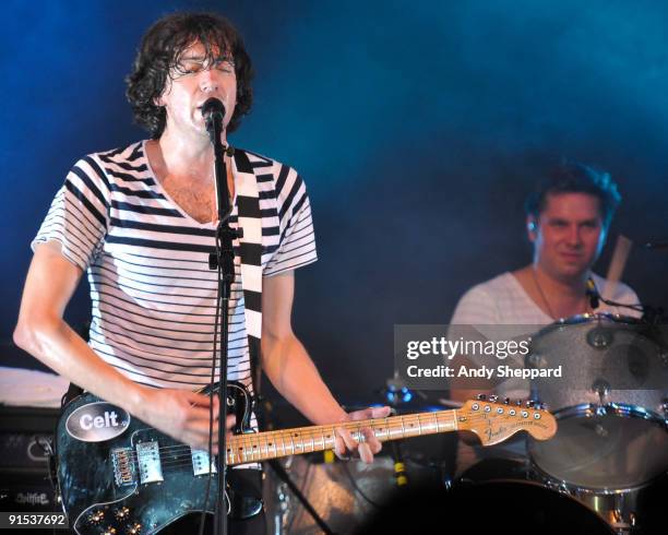 Gary Lightbody and Jonny Quinn of Snow Patrol perform on stage at Stubbs Ampitheatre on October 6, 2009 in Austin, Texas.