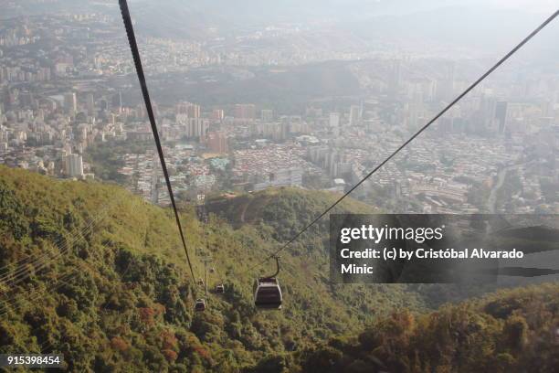 caracas gondola lift - caracas venezuela fotografías e imágenes de stock