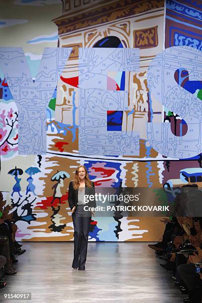 British designer Stella McCartney at the end of her ready-to-wear Spring-Summer 2010 fashion show on October 5, 2009 in Paris. AFP PHOTO PATRICK...