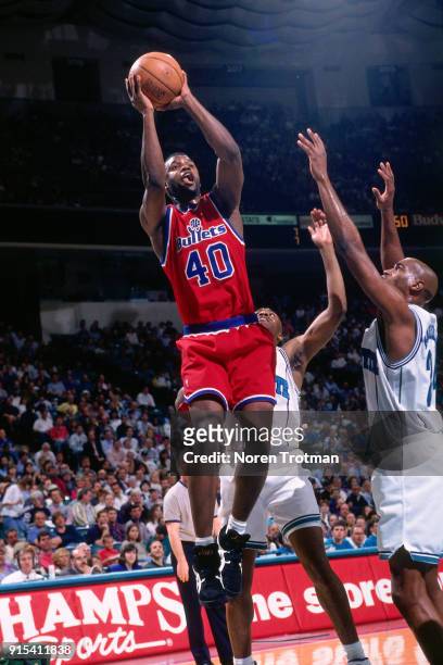 Calbert Cheaney of the Washington Bullets shoots during a game played on March 13, 1995 at the Charlotte Coliseum in Charlotte, North Carolina. NOTE...