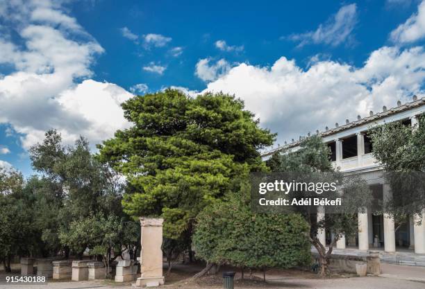 stoa of attalos (ancient agora, athens, greece) - oude agora stockfoto's en -beelden