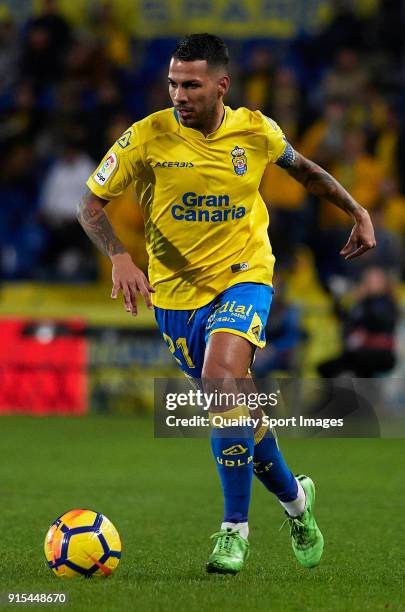 Jonathan Viera of Las Palmas in action during the La Liga match between Las Palmas and Malaga at Estadio Gran Canaria on February 5, 2018 in Las...