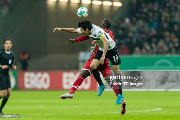 Anthony Ujah of Mainz and Makoto Hasebe of Frankfurt battle for the ball during the DFB Cup match between Eintracht Frankfurt and 1. FSV Mainz 05 at...