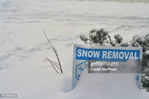 Remove Snow Sign Snow Removal Sign Photos and Premium High Res Pictures - Getty Images