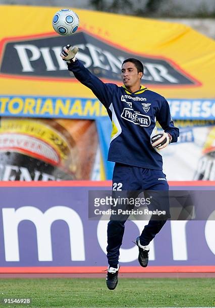 23 Goalkeeper Cristian Mora Stock Photos, High-Res Pictures, and Images -  Getty Images