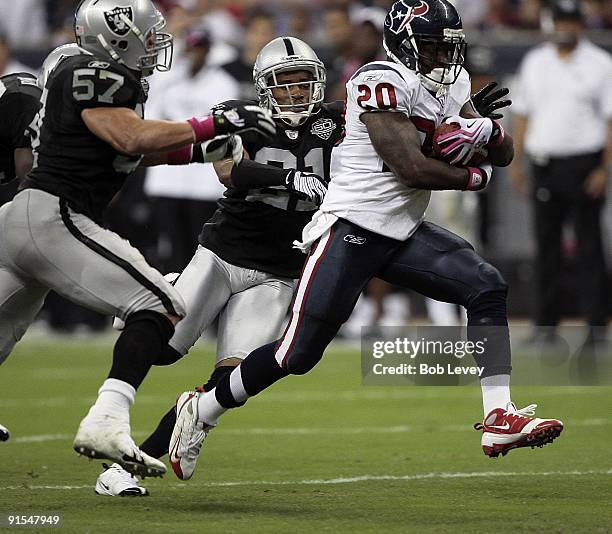 Running back Steve Slaton breaks loose from tackles by linebacker Ricky Brown and cornerback Nnamdi Asomugha of the Oakland Raiders at Reliant...