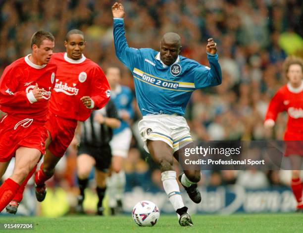 Ibrahima Bakayoko of Everton is closed down by Paul Ince and Jamie Carragher of Liverpool during an FA Carling Premiership match between Everton and...