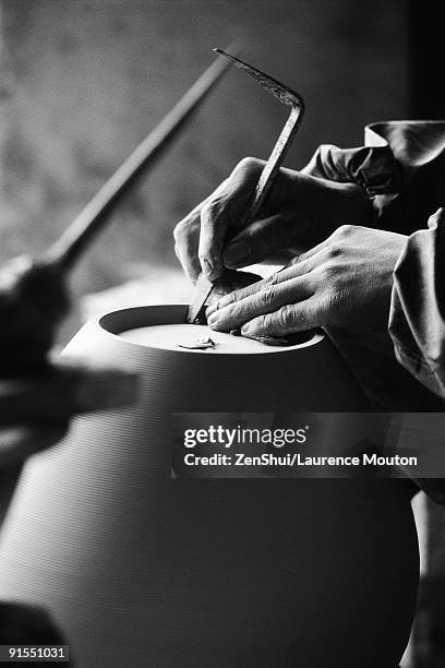 potter's hands shaping pottery - 職人 ストックフォトと画像