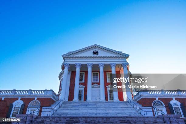 symmetrical greek style front, in charlottesville, virginia, of the famous rotunda, center of the university of virginia campus, designed by pres. thomas jefferson - charlottesville fotografías e imágenes de stock