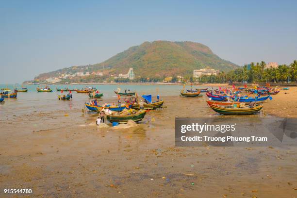 fishing boats in the bay, long son - long hai, ba ria - vung tau, viet nam. - amarras imagens e fotografias de stock