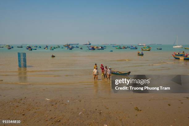 fishing boats in the bay, long son - long hai, ba ria - vung tau, viet nam. - amarras imagens e fotografias de stock