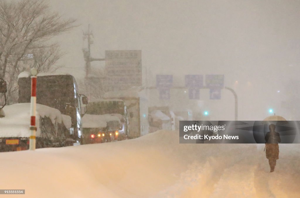 Heavy snow hits Sea of Japan coast