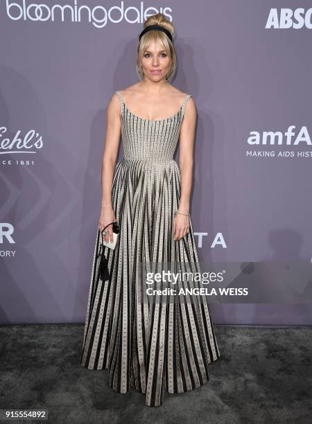 Sienna Miller attends the 2018 amfAR Gala New York at Cipriani Wall Street on February 7, 2018 in New York City. / AFP PHOTO / ANGELA WEISS