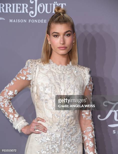 Model Hailey Baldwin attends the 2018 amfAR Gala New York at Cipriani Wall Street on February 7, 2018 in New York City. / AFP PHOTO / ANGELA WEISS