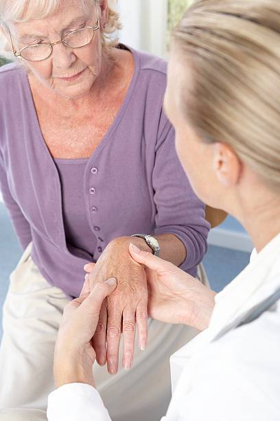 rheumatoid-arthritis-general-practitioner-examining-patient-and-hand-for-signs-of-rheumatoid.jpg (408×612)