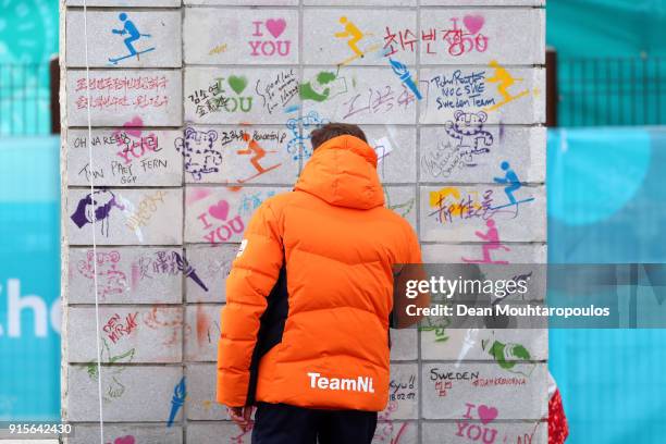 Chef de mission for Team Netherlands, Jeroen Bijl, writes on the Olympic Truce Mural at Gangneung Olympic Village ahead of the PyeongChang 2018...