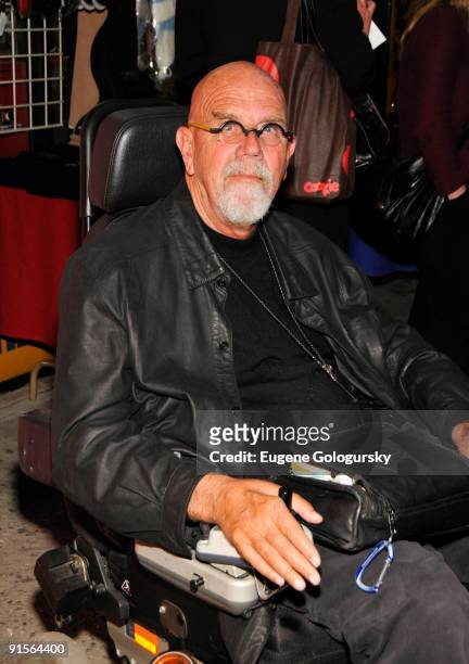 Artist Chuck Close attends the Off Broadway opening night of "Let Me Down Easy" at the Second Stage Theatre on October 7, 2009 in New York City.