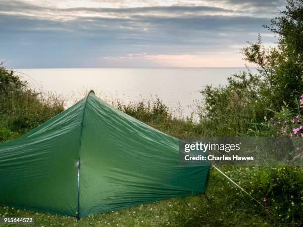 wild camp near gyrn goch:wales coast path on the lleyn peninsula - goch stock pictures, royalty-free photos & images