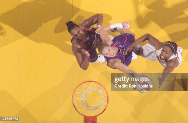 Tamika Catchings of the Indiana Fever battles Nicole Ohlde and Le'coe Willingham of the Phoenix Mercury during Game Four of the WNBA Finals at...