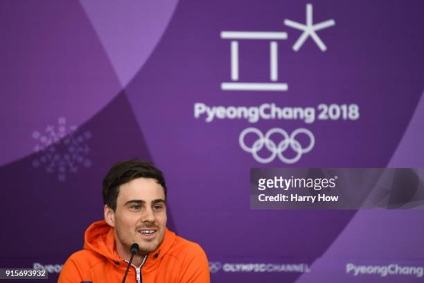Dutch speed skater Jan Smeekens talks to the media at a press conference ahead of the PyeongChang 2018 Winter Olympic Games on February 8, 2018 in...