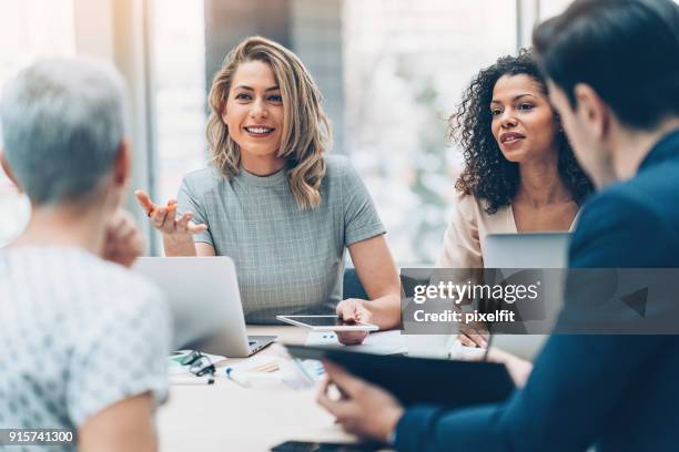 female manager discussing business - administration imagens e fotografias de stock