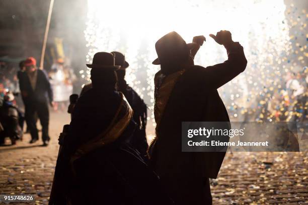 fireworks, copacabana, bolivia - fiesta de la virgen de la candelaria stock pictures, royalty-free photos & images