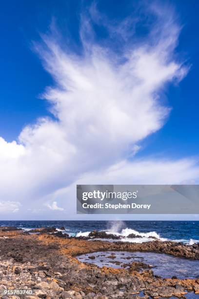 a cloud formation over the atlantic ocean on the canary island of fuerteventura. - caleta de fuste stock-fotos und bilder