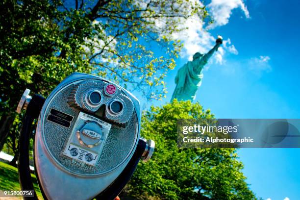 statue of liberty - optical phenomenon halo stock pictures, royalty-free photos & images