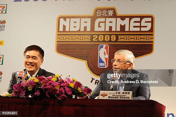 Commissioner David Stern and Mayor of Taiwan Hau Lung-Bin during a press conference for the NBA Games at the Far Eastern Plaza Hotel in Taipei,...