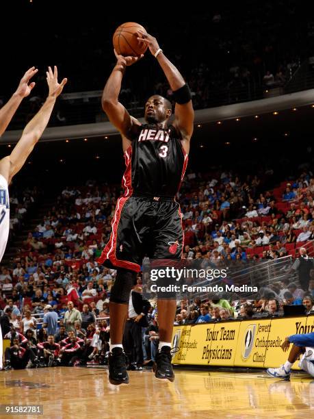 Miami Heat guard Dwyane Wade shoots against the Orlando Magic during the pre-season game on October 7, 2008 at Amway Arena in Orlando, Florida. NOTE...