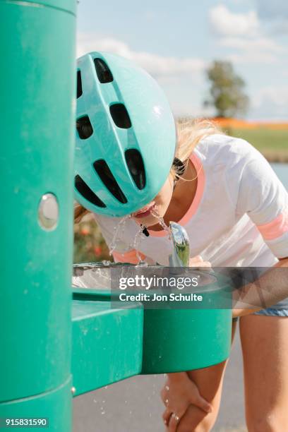 child rollerblading - amusement park ohio stock-fotos und bilder