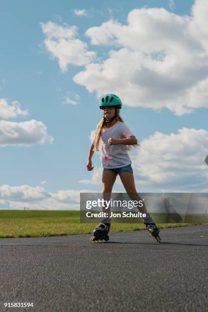 child rollerblading - amusement park ohio stock-fotos und bilder