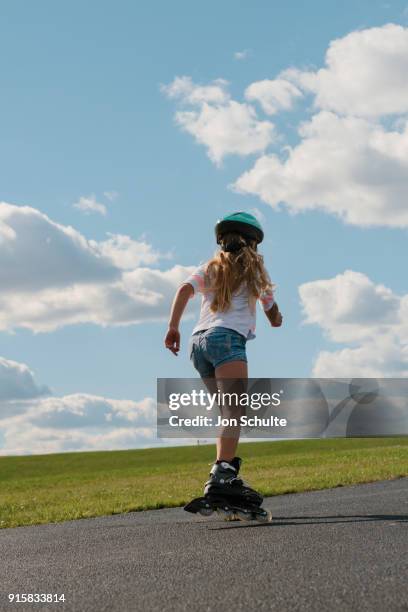 child rollerblading - amusement park ohio stock-fotos und bilder