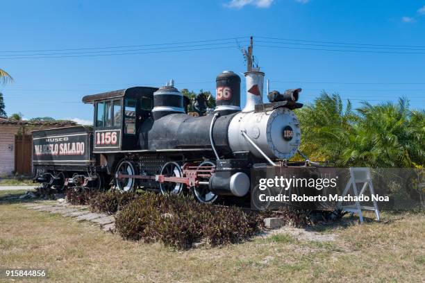 Old steam engine at the entrance of the outbuildings of the Marcelo Salado sugar refinery. It announces the museum of such vehicles.