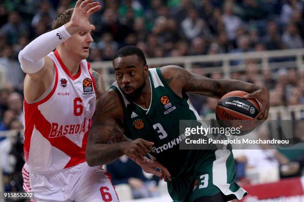 Rivers, #3 of Panathinaikos Superfoods Athens competes with Janis Timma, #6 of Baskonia Vitoria Gasteiz during the 2017/2018 Turkish Airlines...