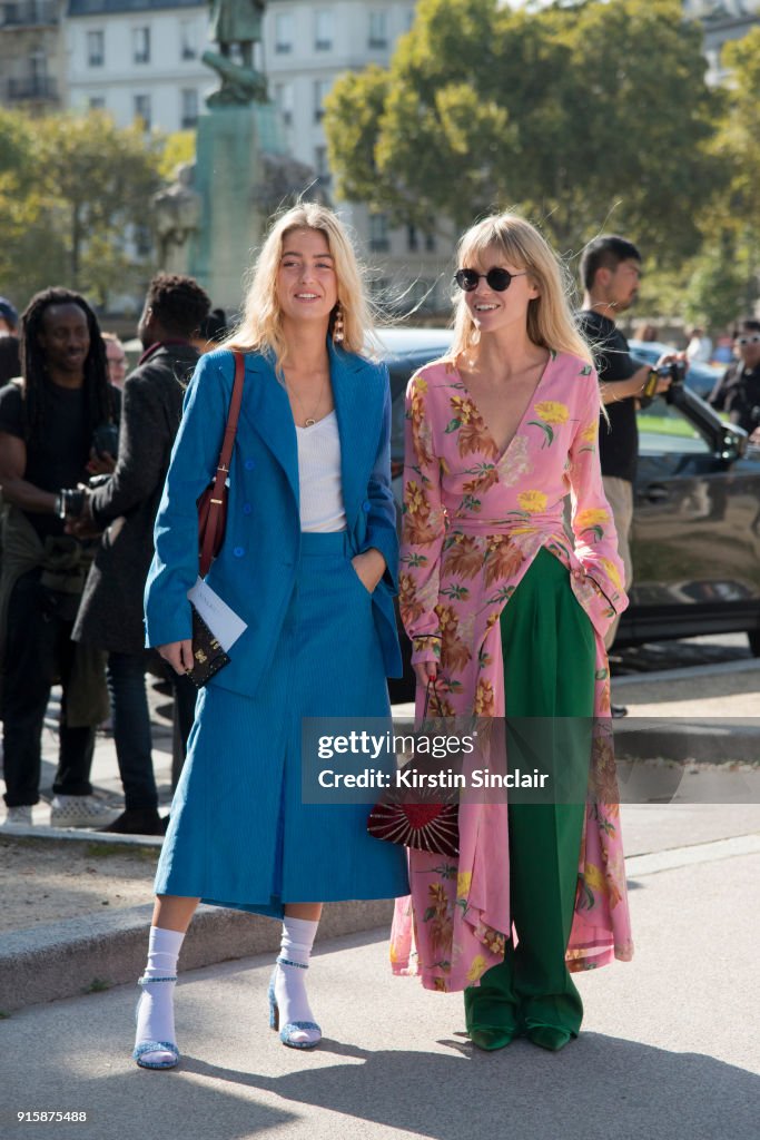 Street Style : Paris Fashion Week Womenswear Spring/Summer 2018 : Day Four