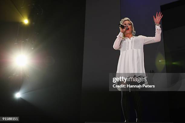 Gin Wigmore performs on stage during the 2009 Vodafone Music Awards at Vector Arena on October 8, 2009 in Auckland, New Zealand.