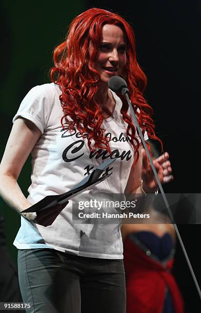 Actress Lucy Lawless presents the Single of the Year award during the 2009 Vodafone Music Awards at Vector Arena on October 8, 2009 in Auckland, New...