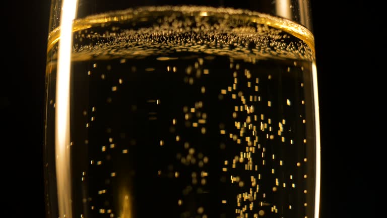 https://media.gettyimages.com/id/915900362/video/champagne-close-up.jpg?b=1&s=640x640&k=20&c=P8SXEg2KYehQoXI0S_eDtSDbLDXquf6DMIKa8Lb3hKY=