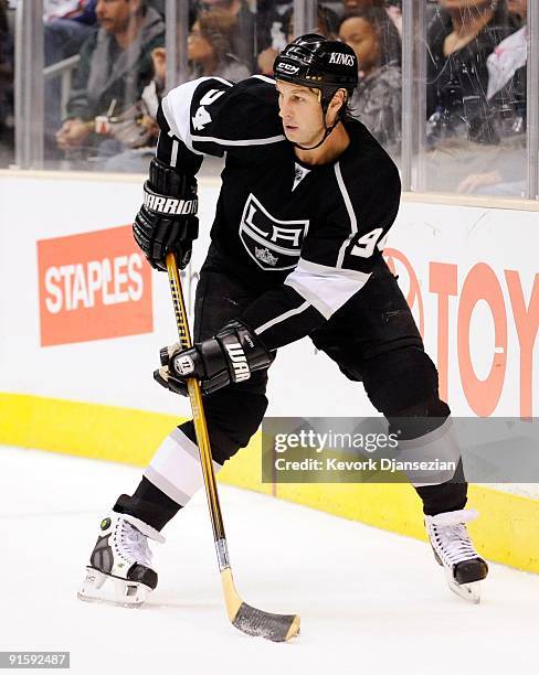Ryan Smyth of the Los Angeles Kings handles the puck against the San Jose Sharks during the NHL hockey game on October 6, 2009 in Los Angeles,...