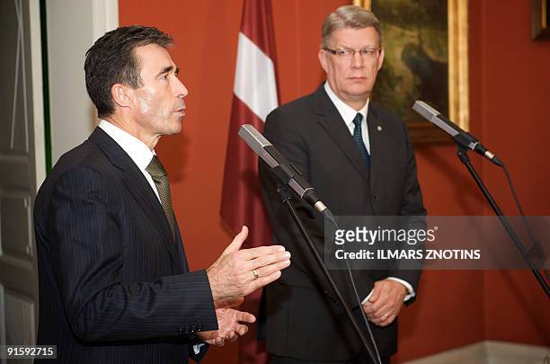 Secretary General Anders Fogh Rasmussen and Latvian President Valdis Zatlers give a joint press conference on October 8, 2009 in Riga. AFP PHOTO/...