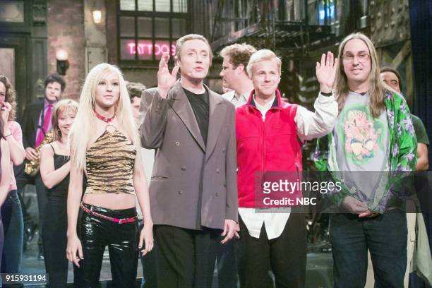 Episode 16 -- Pictured: Musical guest Christina Aguilera, Christopher Walken, Dana Carvey, J. Mascis during "Goodnights" on April 8, 2000 --