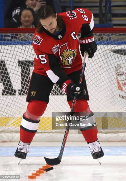 Erik Karlsson of the Ottawa Senators competes in the Gatorade NHL Puck Control Relay during 2018 GEICO NHL All-Star Skills Competition at Amalie...