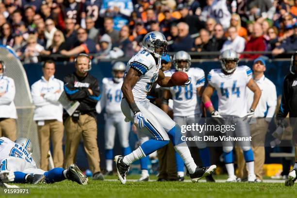 Calvin Johnson of the Detroit Lions catches a pass against the Chicago Bears at Soldier Field on October 4, 2009 in Chicago, Illinois.