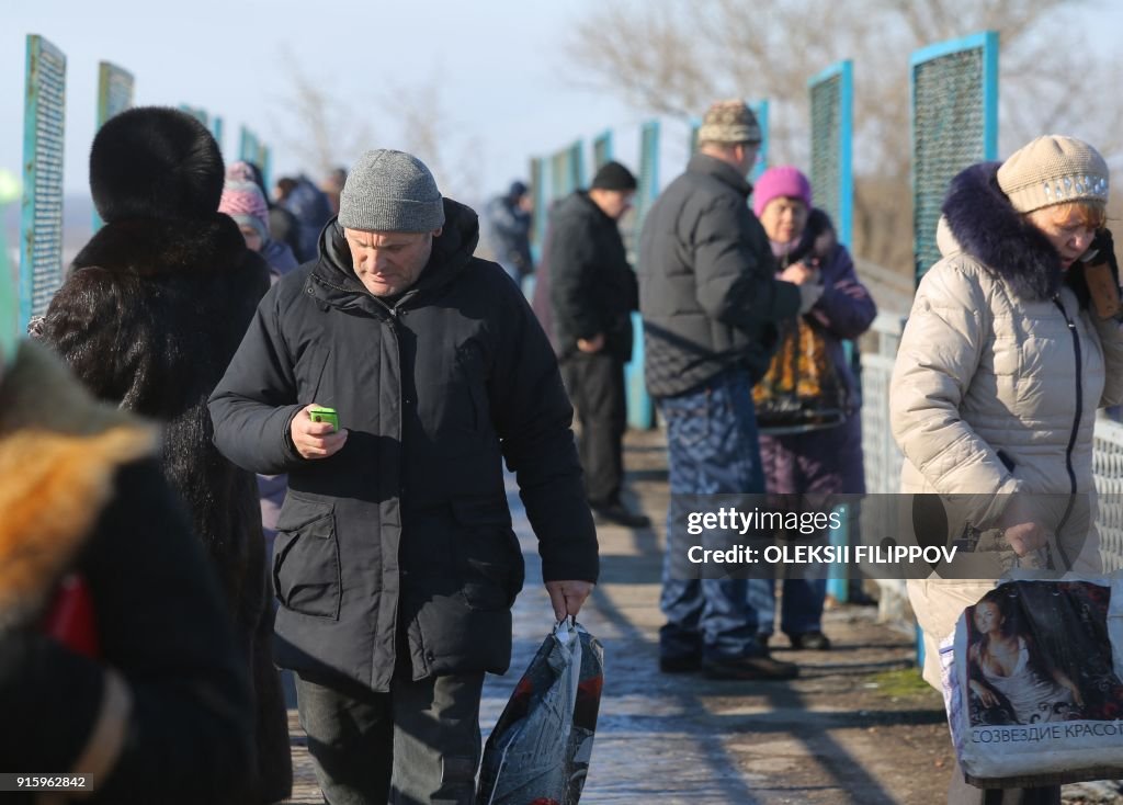 UKRAINE-RUSSIA-CONFLICT-MOBILE-COMMUNICATION