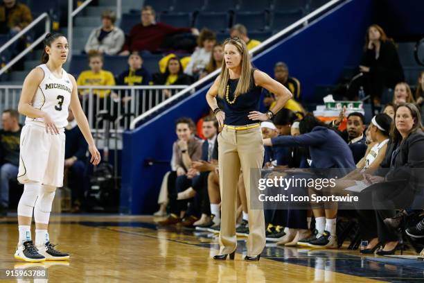 Michigan Wolverines head coach Kim Barnes Arico talks with Michigan Wolverines guard Katelynn Flaherty during the second half of a regular season Big...