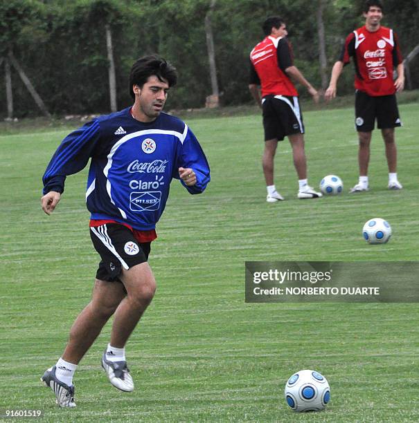 Paraguayan football team player Julio Cesar Caceres during a training session in Ypane, Paraguay October 8, 2009. Paraguay will face Venezuela on...