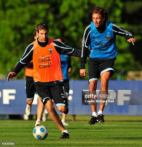 Argentina players Martin Palermo and Gabriel Heinze during the Argentina training session at AFA building in Ezeiza on October 8, 2009 in Buenos...